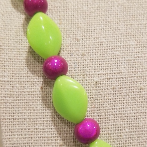 Lime and Fuchsia Beaded Necklace w/Bracelet - Picture 4 of 5